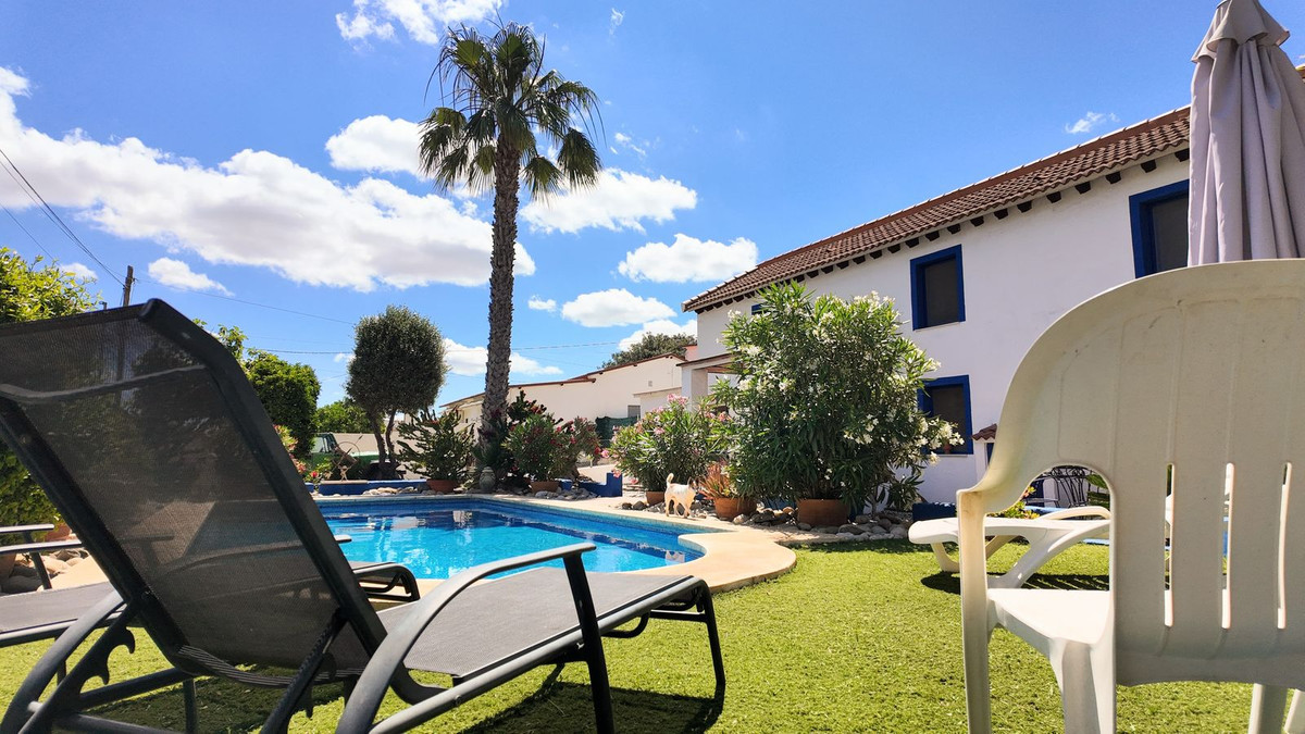 Se vende Finca - Cortijo de 5 dormitorios en Costa Del Sol, Málaga, España