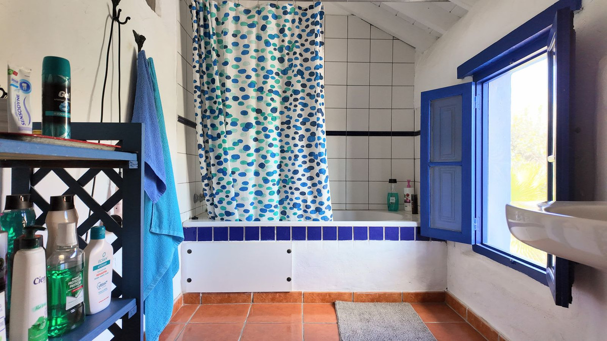 Se vende Finca - Cortijo de 5 dormitorios en Costa Del Sol, Málaga, España