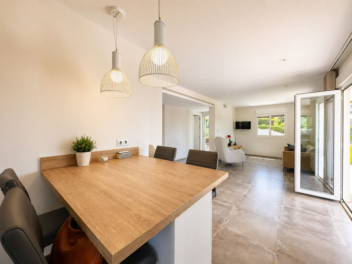 Se vende Villa - Chalet de 4 dormitorios en Costa Del Sol, Málaga, España
