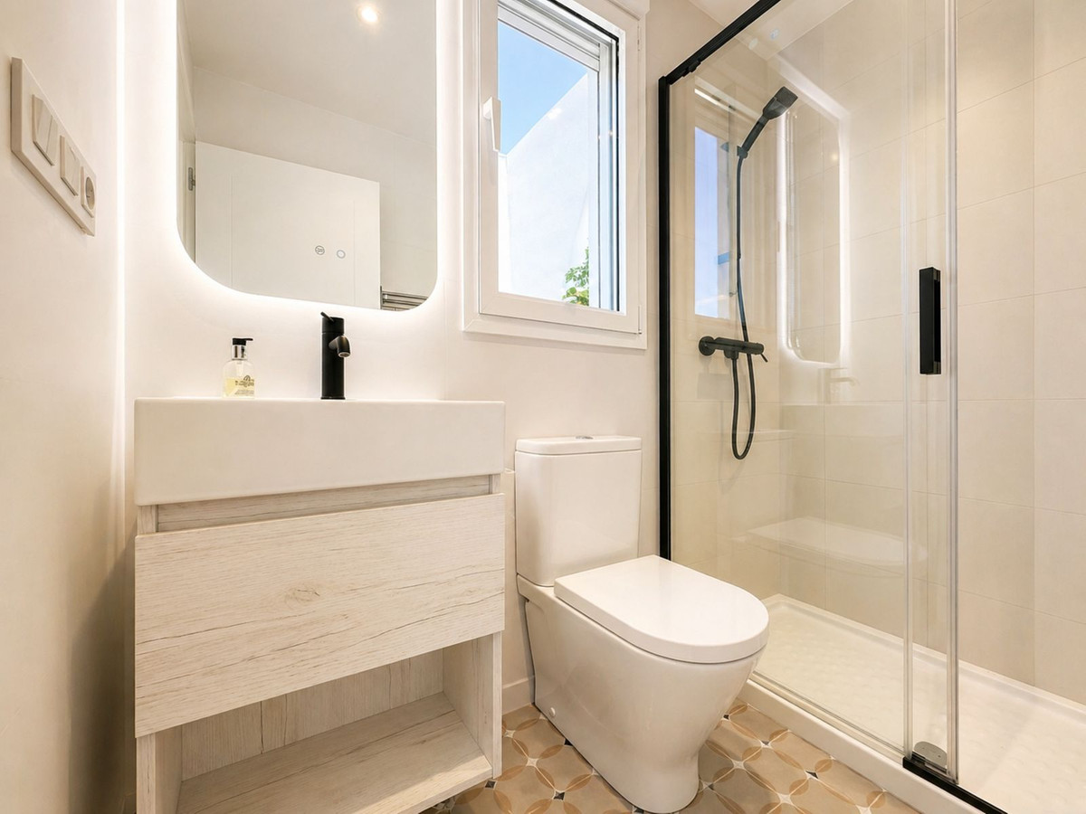 Se vende Villa - Chalet de 4 dormitorios en Costa Del Sol, Málaga, España