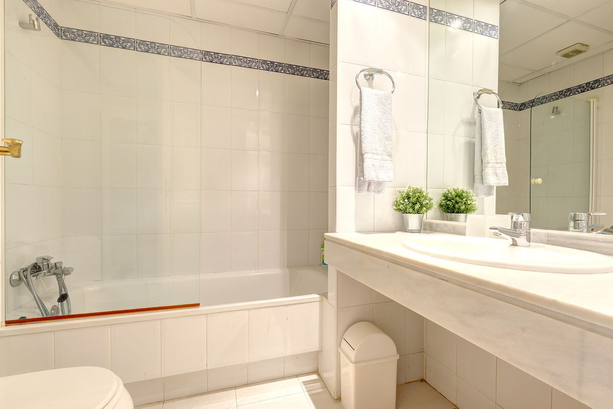 Se vende Apartamento Planta Baja de 2 dormitorios en Costa Del Sol, Málaga, España