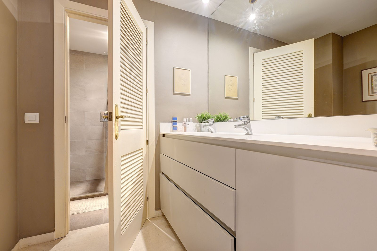 Se vende Apartamento Planta Baja de 2 dormitorios en Costa Del Sol, Málaga, España