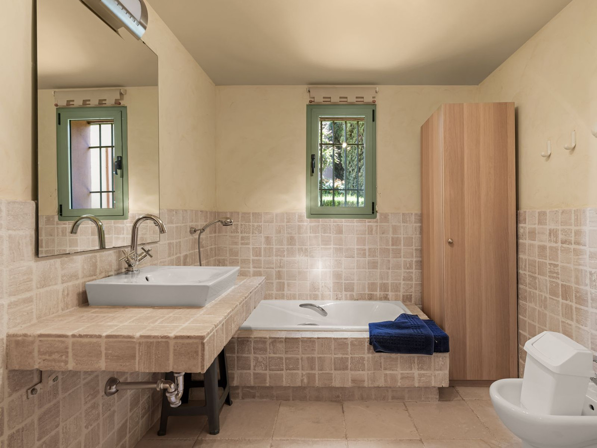 3 Bed Apartment for sale in Los Flamingos Costa Del Sol, Málaga, Spain