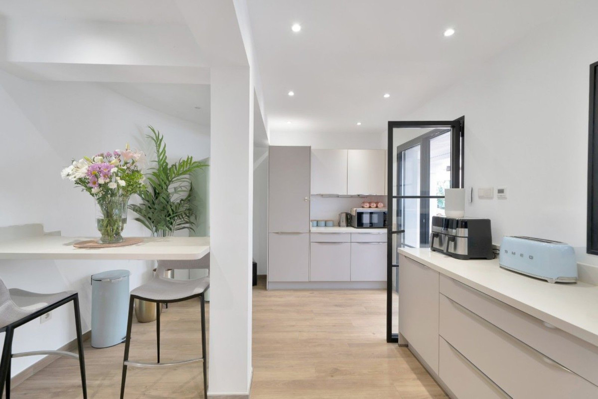Se vende Villa - Chalet de 6 dormitorios en Costa Del Sol, Málaga, España