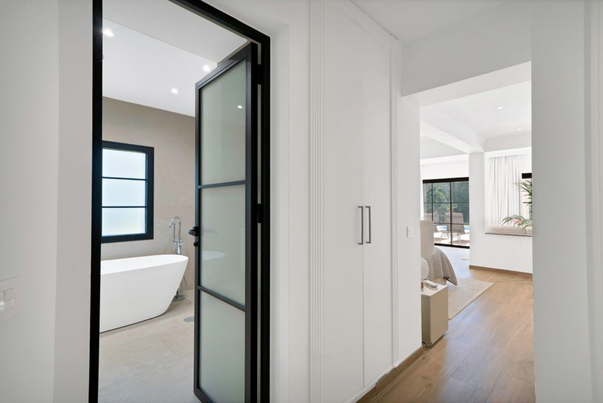 Se vende Villa - Chalet de 6 dormitorios en Costa Del Sol, Málaga, España