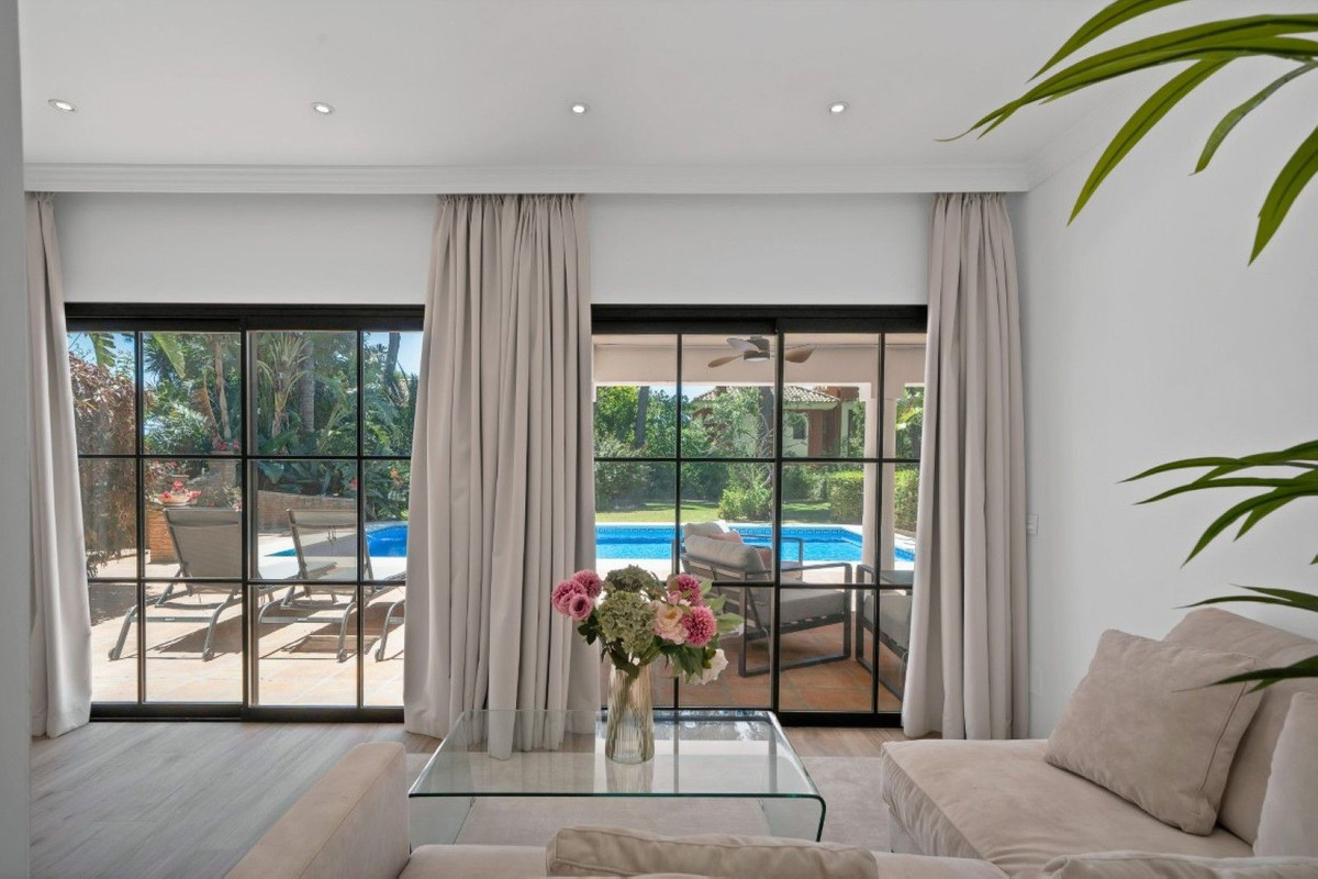 Se vende Villa - Chalet de 6 dormitorios en Costa Del Sol, Málaga, España
