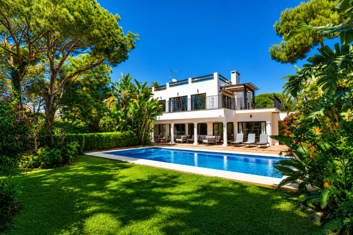 Se vende Villa - Chalet de 6 dormitorios en Costa Del Sol, Málaga, España