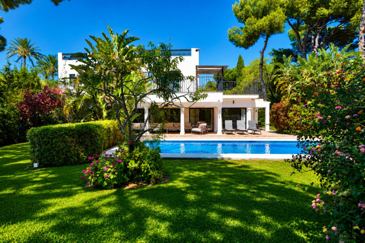 Se vende Villa - Chalet de 6 dormitorios en Costa Del Sol, Málaga, España