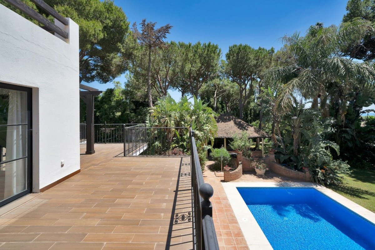 Se vende Villa - Chalet de 6 dormitorios en Costa Del Sol, Málaga, España