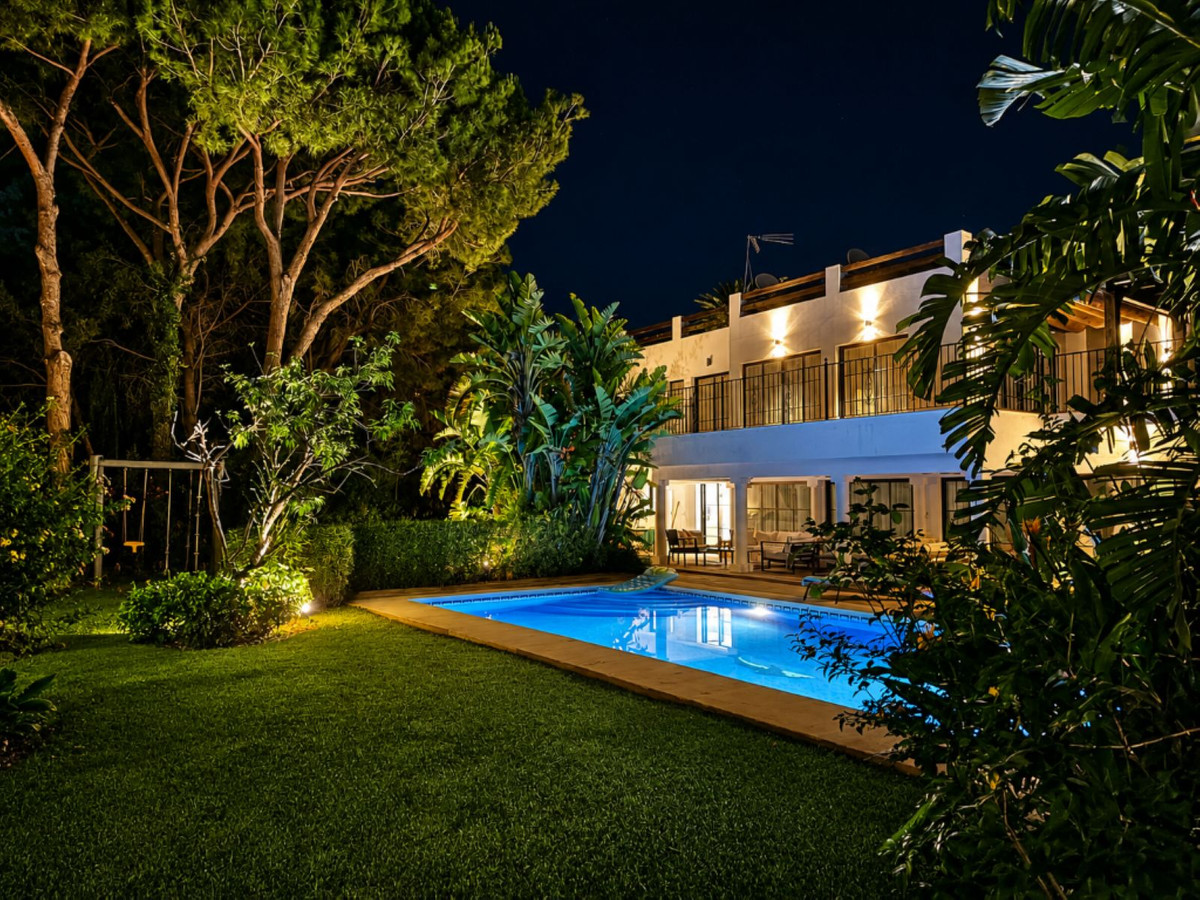 Se vende Villa - Chalet de 6 dormitorios en Costa Del Sol, Málaga, España