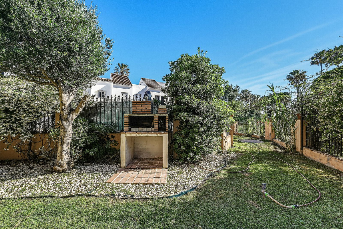 2 Bed Apartment for sale in Las Chapas Costa Del Sol, Málaga, Spain