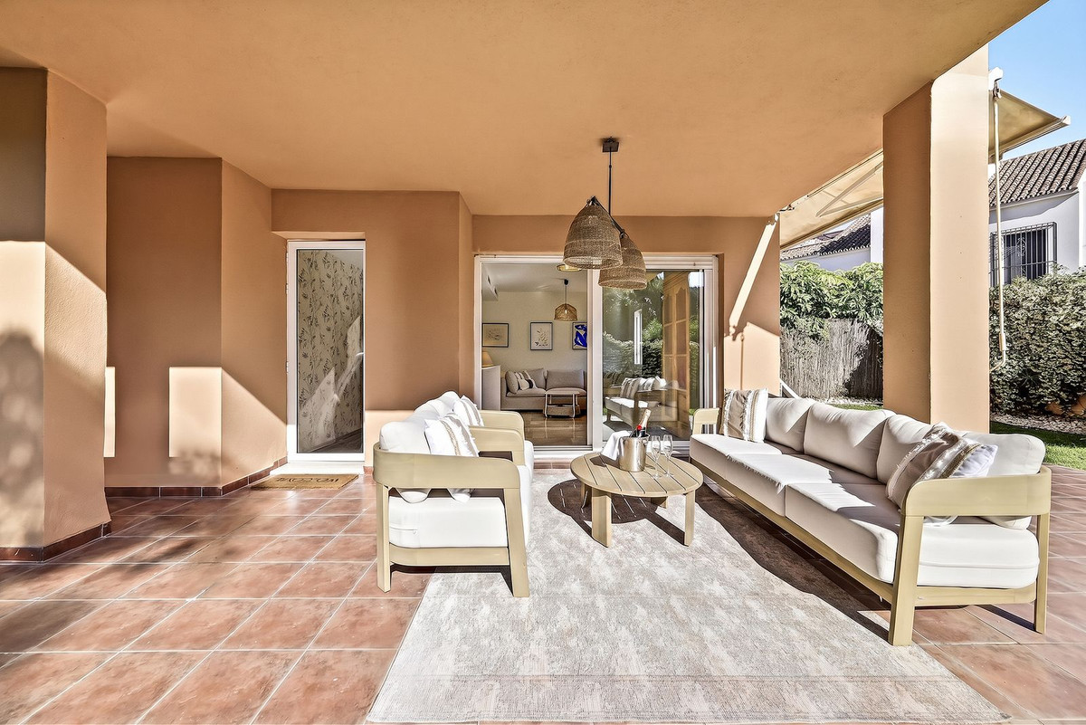 2 Bed Apartment for sale in Las Chapas Costa Del Sol, Málaga, Spain