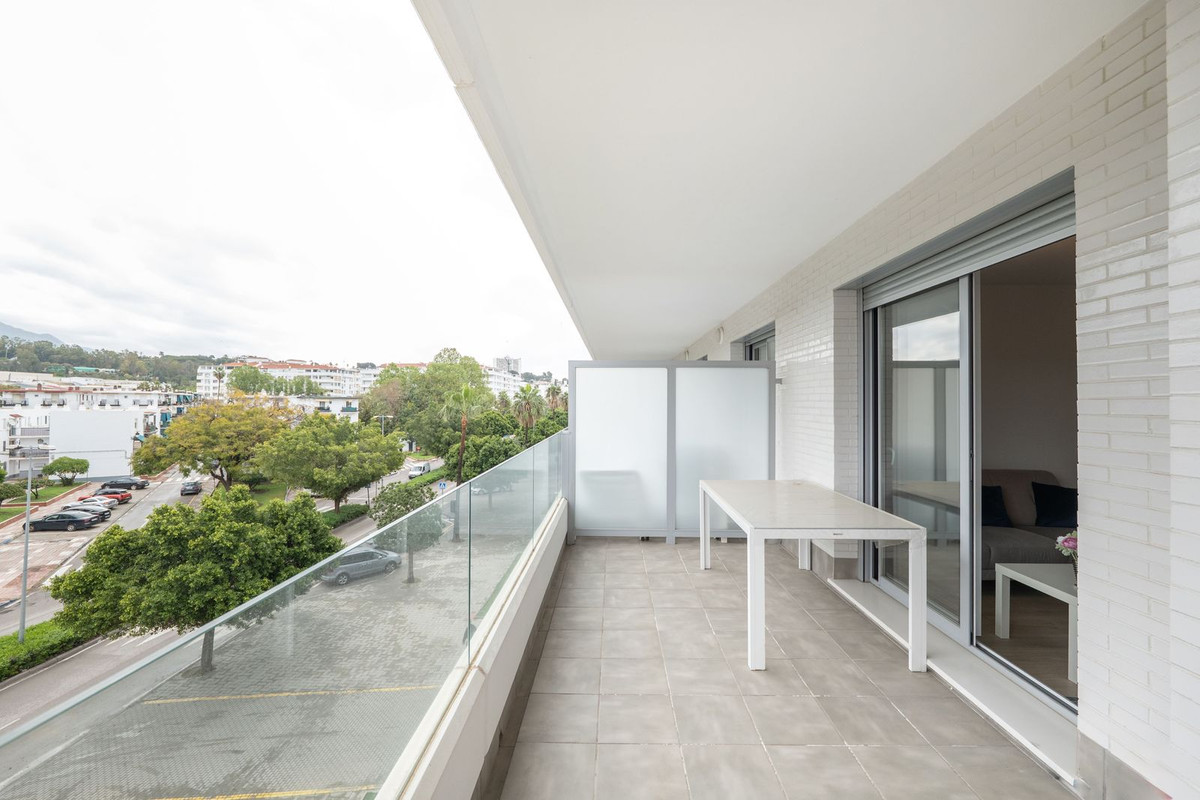 Se vende Apartamento Planta Media de 2 dormitorios en Costa Del Sol, Málaga, España