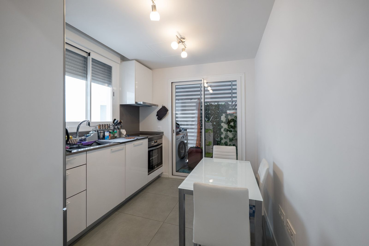 Se vende Apartamento Planta Media de 2 dormitorios en Costa Del Sol, Málaga, España