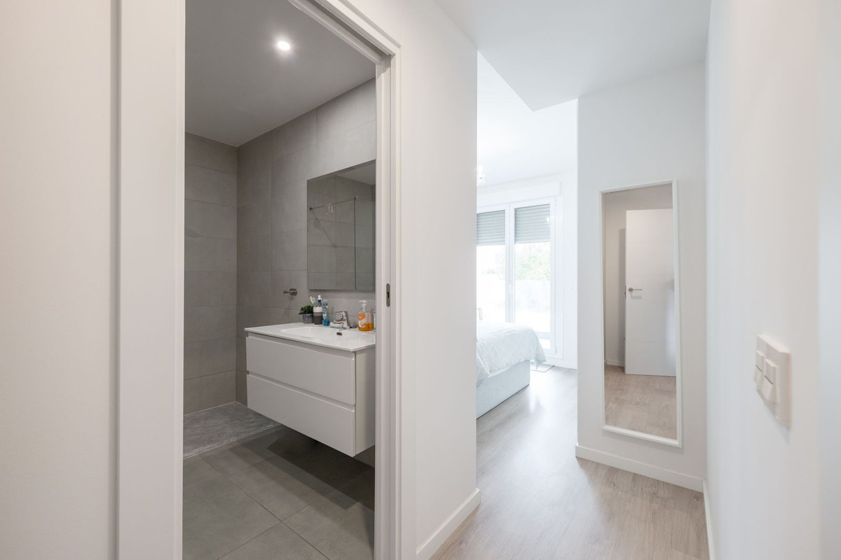 Se vende Apartamento Planta Media de 2 dormitorios en Costa Del Sol, Málaga, España
