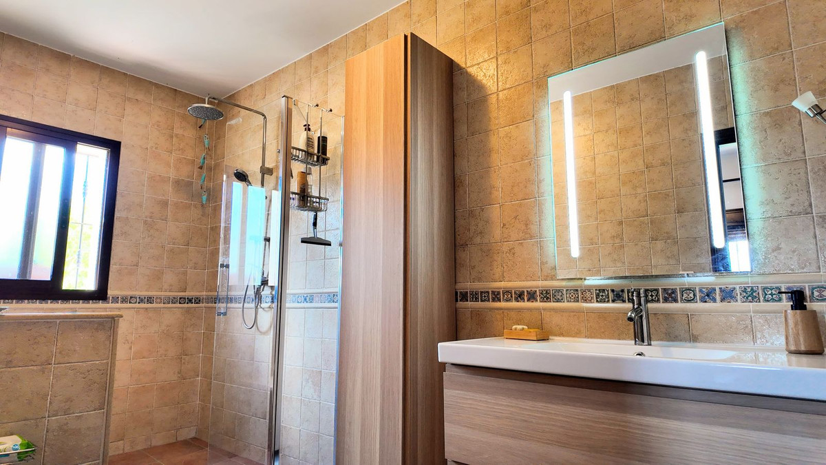 Se vende Villa - Chalet de 3 dormitorios en Costa Del Sol, Málaga, España