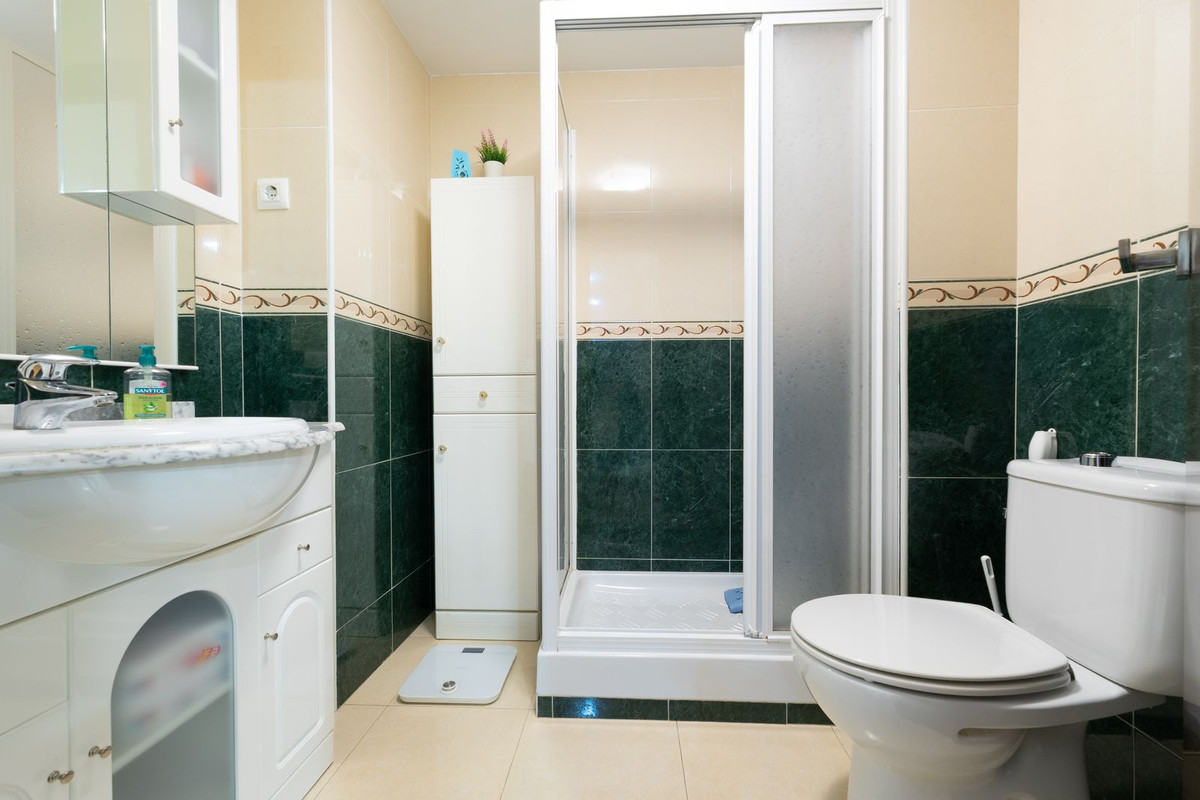 Se vende Apartamento Planta Media de 2 dormitorios en Costa Del Sol, Málaga, España