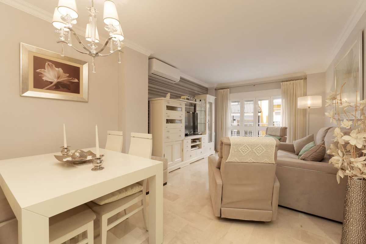 Se vende Apartamento Planta Media de 2 dormitorios en Costa Del Sol, Málaga, España
