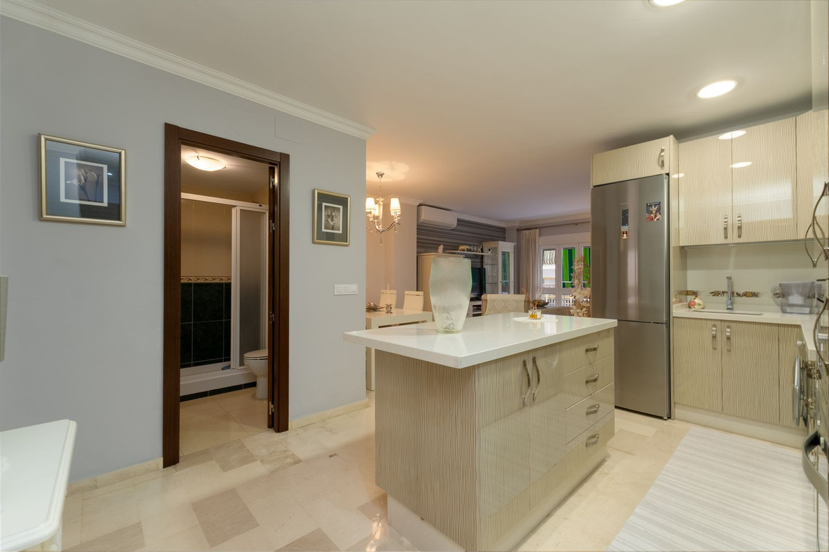 Se vende Apartamento Planta Media de 2 dormitorios en Costa Del Sol, Málaga, España