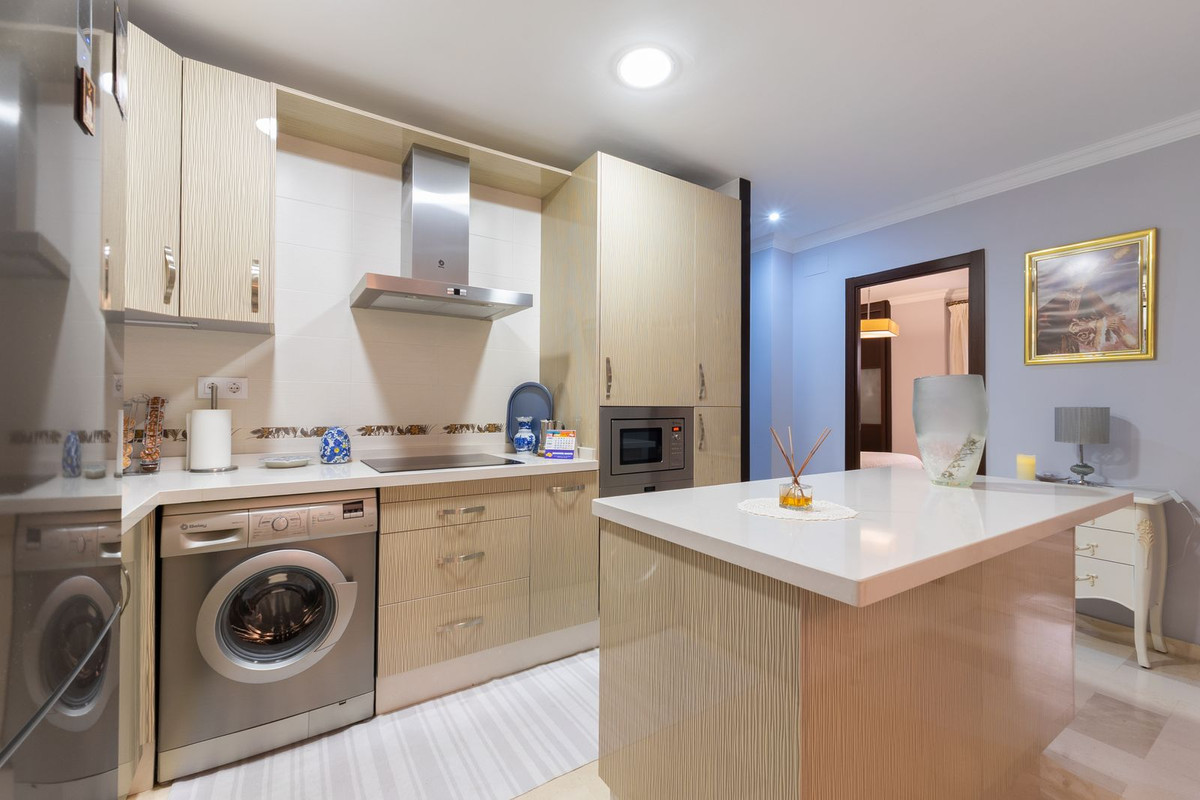 Se vende Apartamento Planta Media de 2 dormitorios en Costa Del Sol, Málaga, España