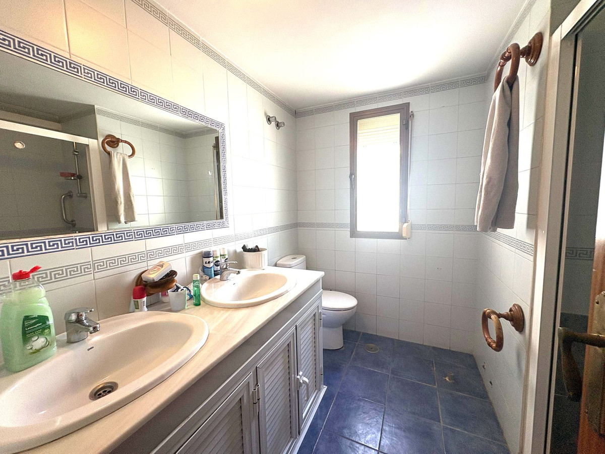 Se vende Apartamento en Planta Última de 3 dormitorios en Costa Del Sol, Málaga, España