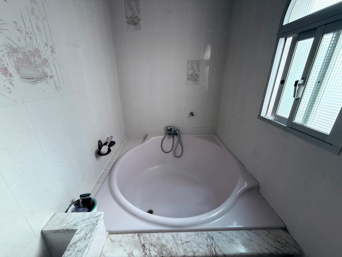 4 Bed Townhouse for sale in Coín Costa Del Sol, Málaga, Spain