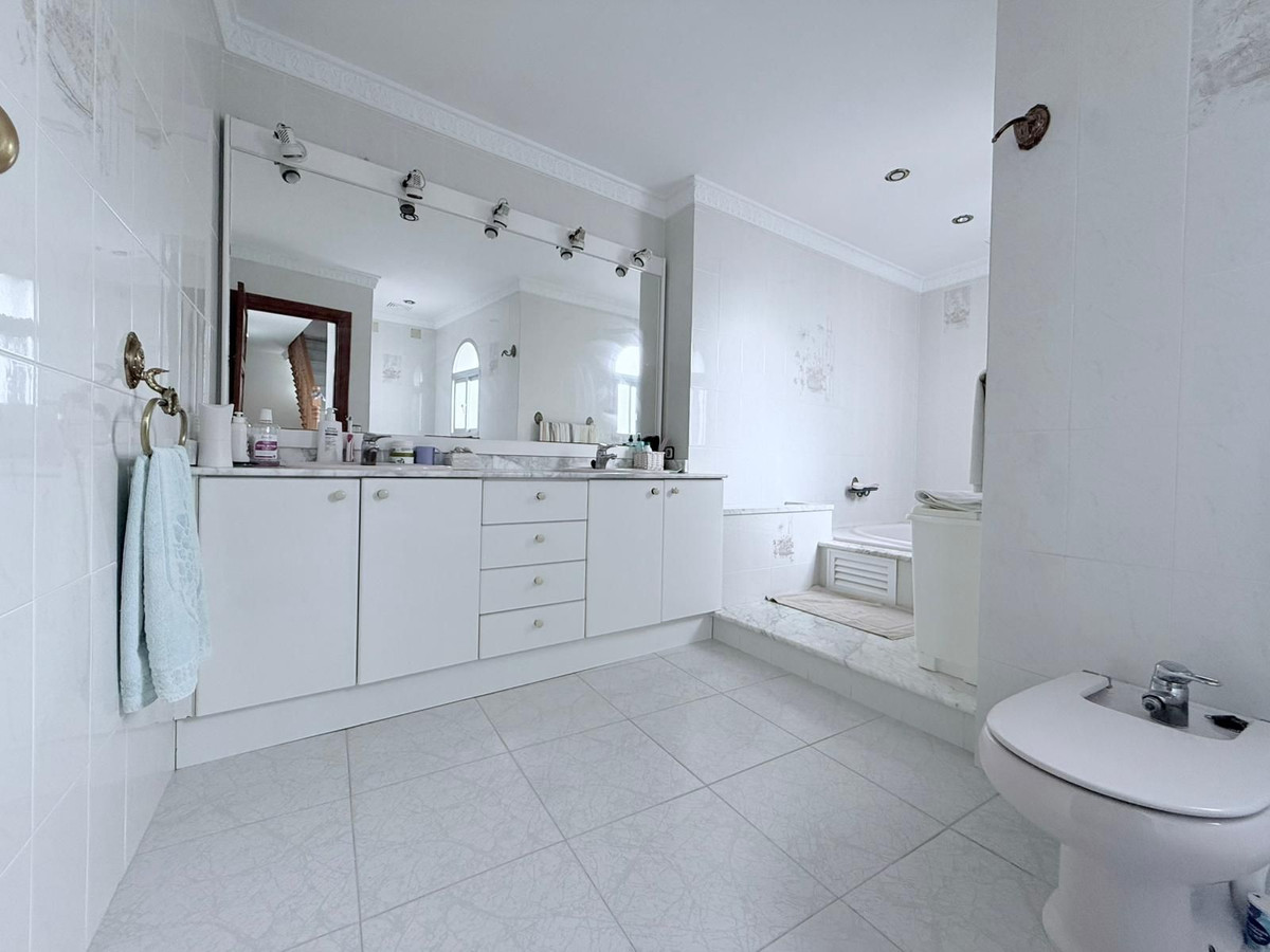 4 Bed Townhouse for sale in Coín Costa Del Sol, Málaga, Spain