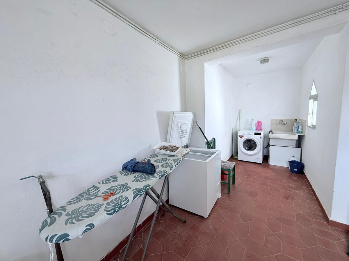 4 Bed Townhouse for sale in Coín Costa Del Sol, Málaga, Spain