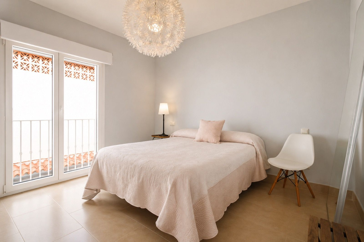 Se vende Apartamento Planta Media de 2 dormitorios en Costa Del Sol, Cadiz, España