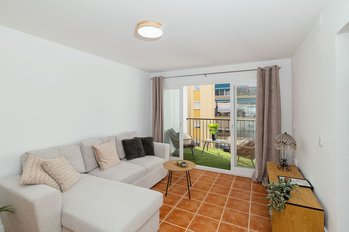Se vende Apartamento Planta Media de 3 dormitorios en Costa Del Sol, Málaga, España