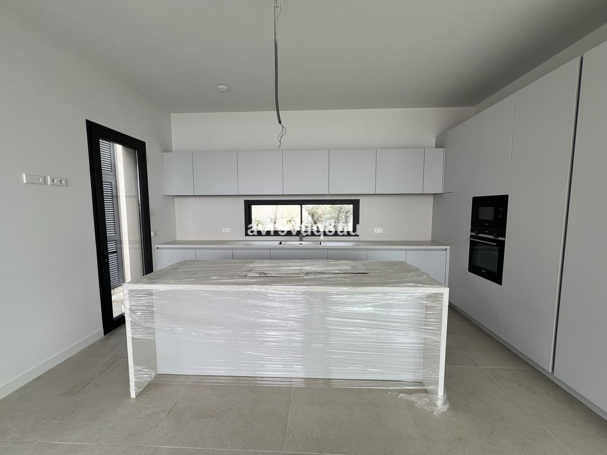 3 Bed Townhouse for sale in Benahavís Costa Del Sol, Málaga, Spain