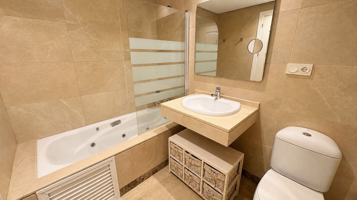 Se vende Apartamento Planta Baja de 2 dormitorios en Costa Del Sol, Málaga, España