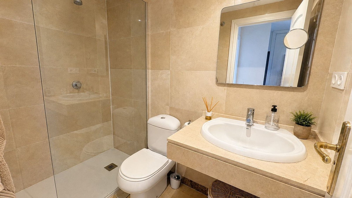 Se vende Apartamento Planta Baja de 2 dormitorios en Costa Del Sol, Málaga, España