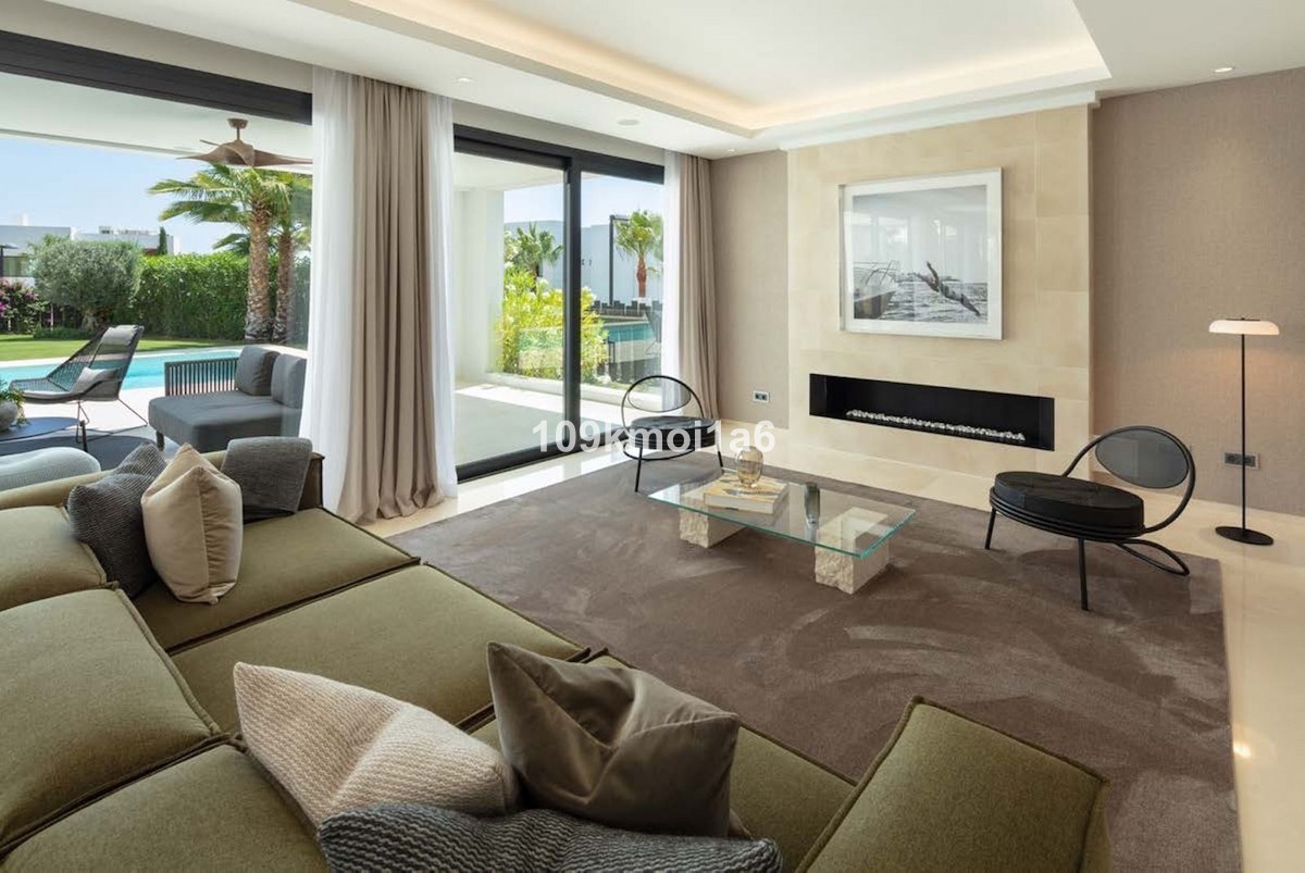 5 Bed Townhouse for sale in Nueva Andalucía Costa Del Sol, Málaga, Spain
