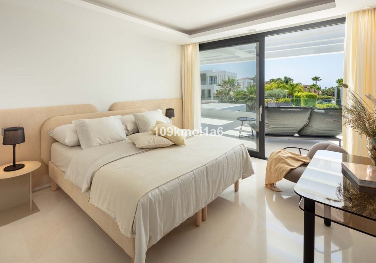 5 Bed Townhouse for sale in Nueva Andalucía Costa Del Sol, Málaga, Spain
