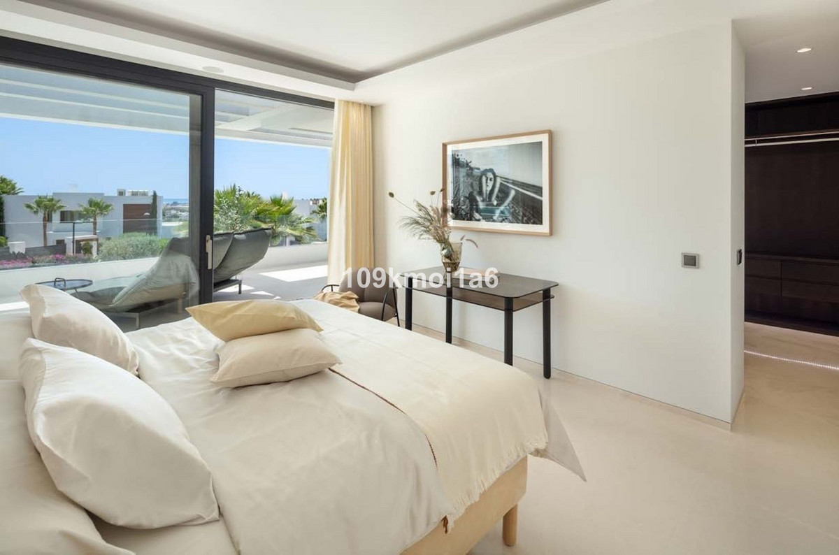 5 Bed Townhouse for sale in Nueva Andalucía Costa Del Sol, Málaga, Spain