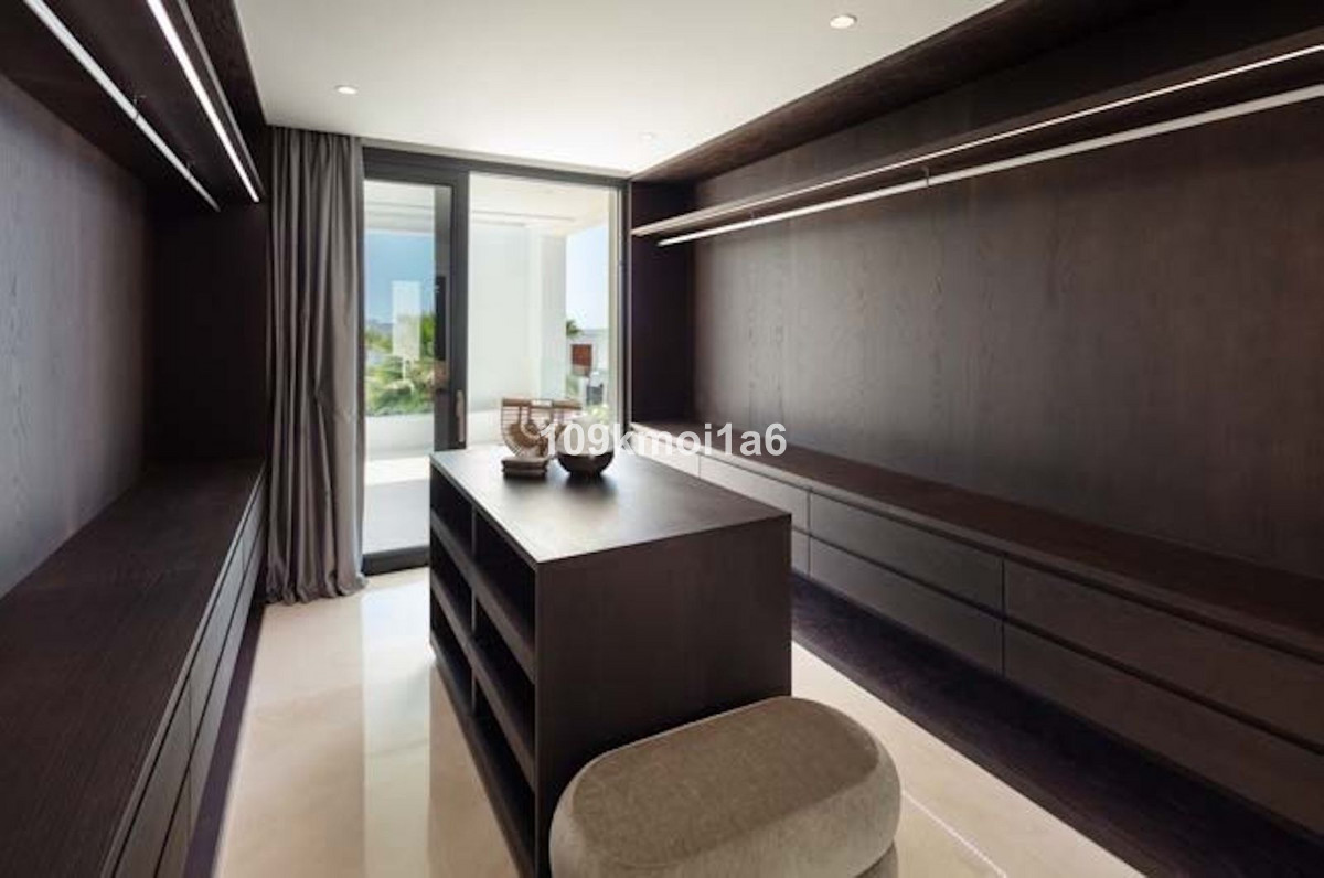 5 Bed Townhouse for sale in Nueva Andalucía Costa Del Sol, Málaga, Spain