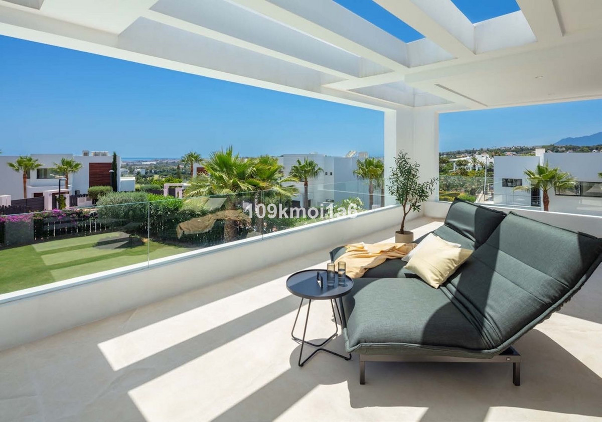 5 Bed Townhouse for sale in Nueva Andalucía Costa Del Sol, Málaga, Spain