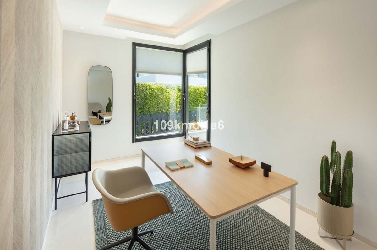 5 Bed Townhouse for sale in Nueva Andalucía Costa Del Sol, Málaga, Spain