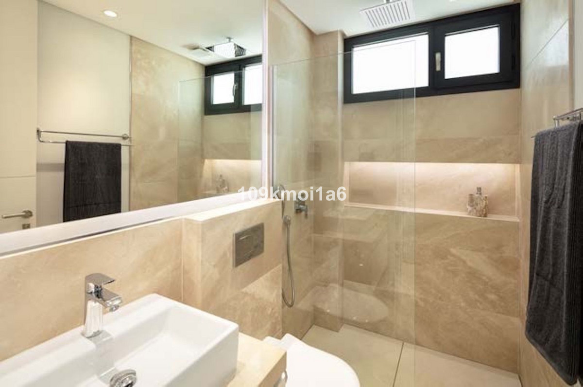 5 Bed Townhouse for sale in Nueva Andalucía Costa Del Sol, Málaga, Spain
