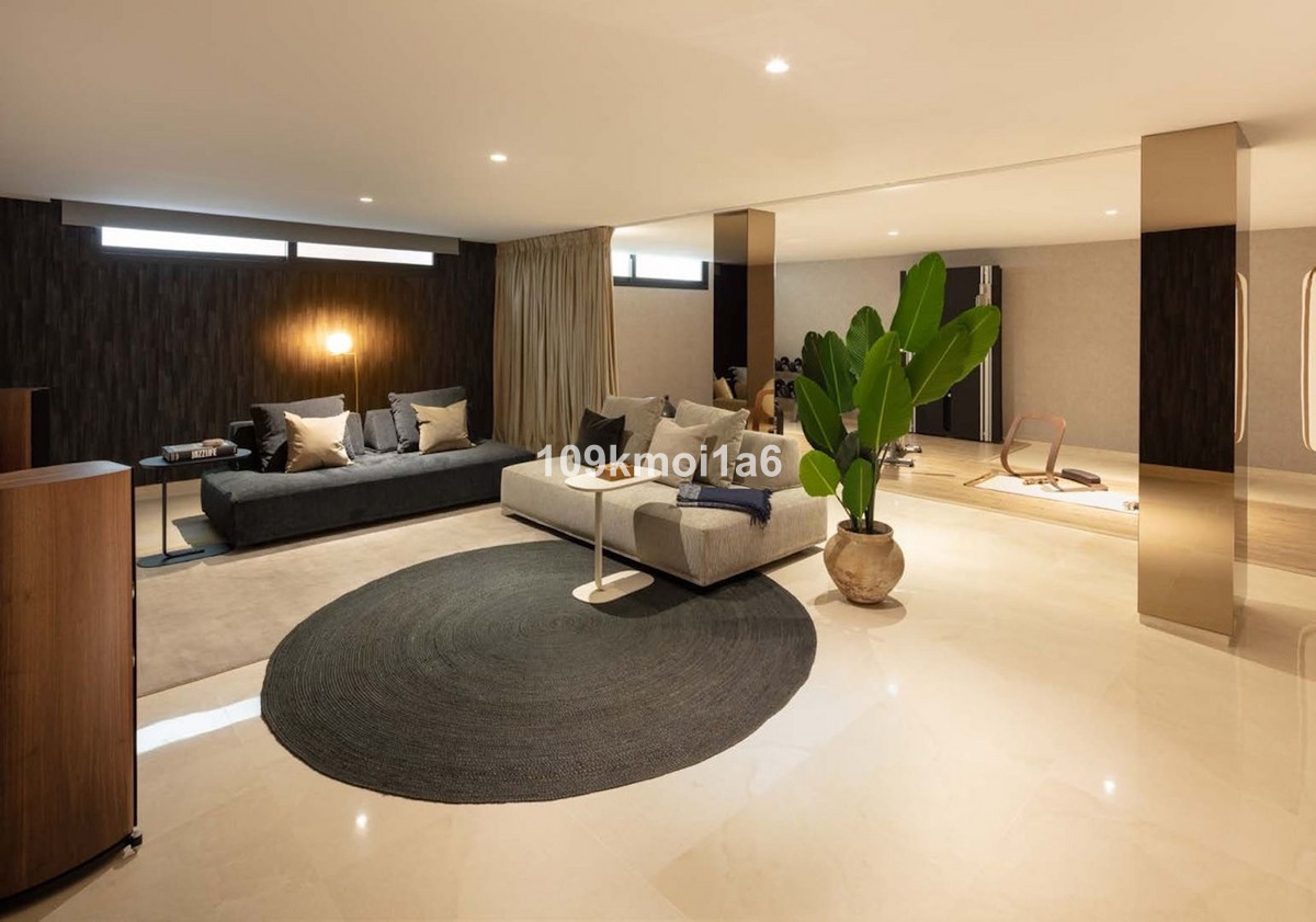 5 Bed Townhouse for sale in Nueva Andalucía Costa Del Sol, Málaga, Spain