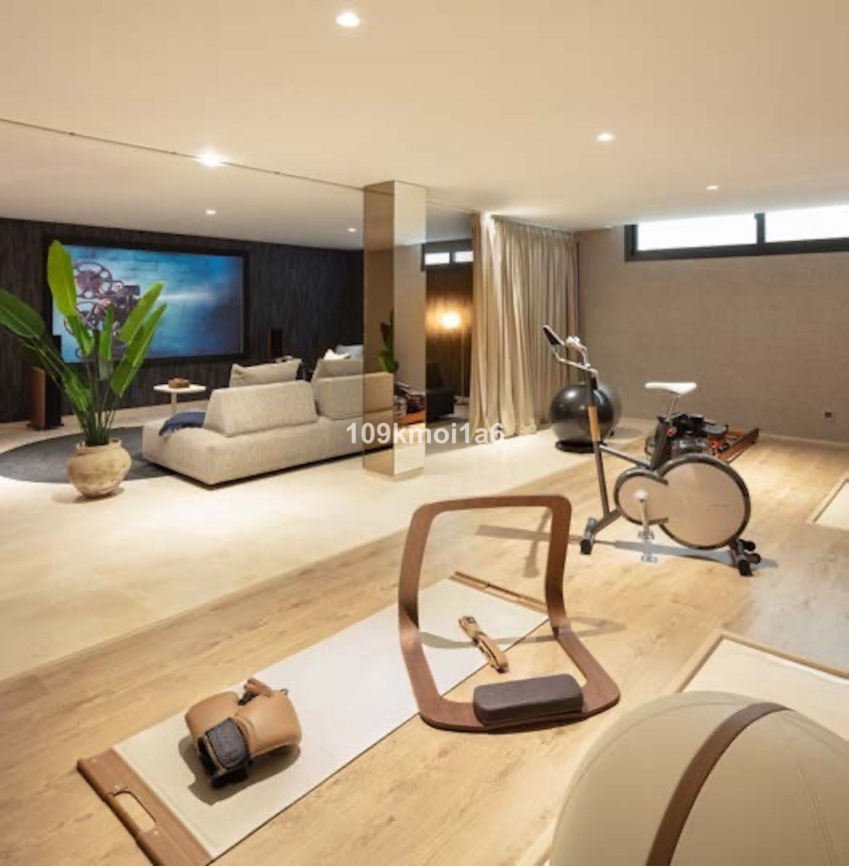 5 Bed Townhouse for sale in Nueva Andalucía Costa Del Sol, Málaga, Spain