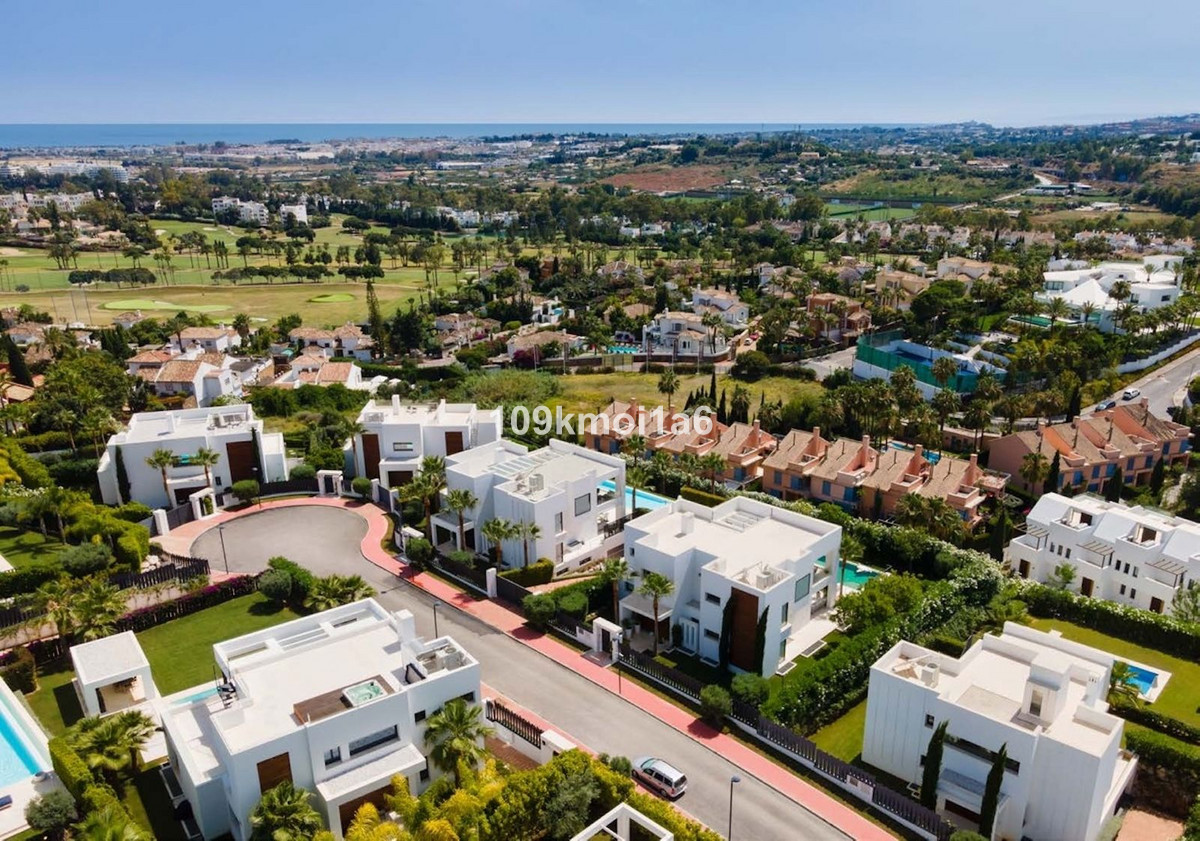 5 Bed Townhouse for sale in Nueva Andalucía Costa Del Sol, Málaga, Spain