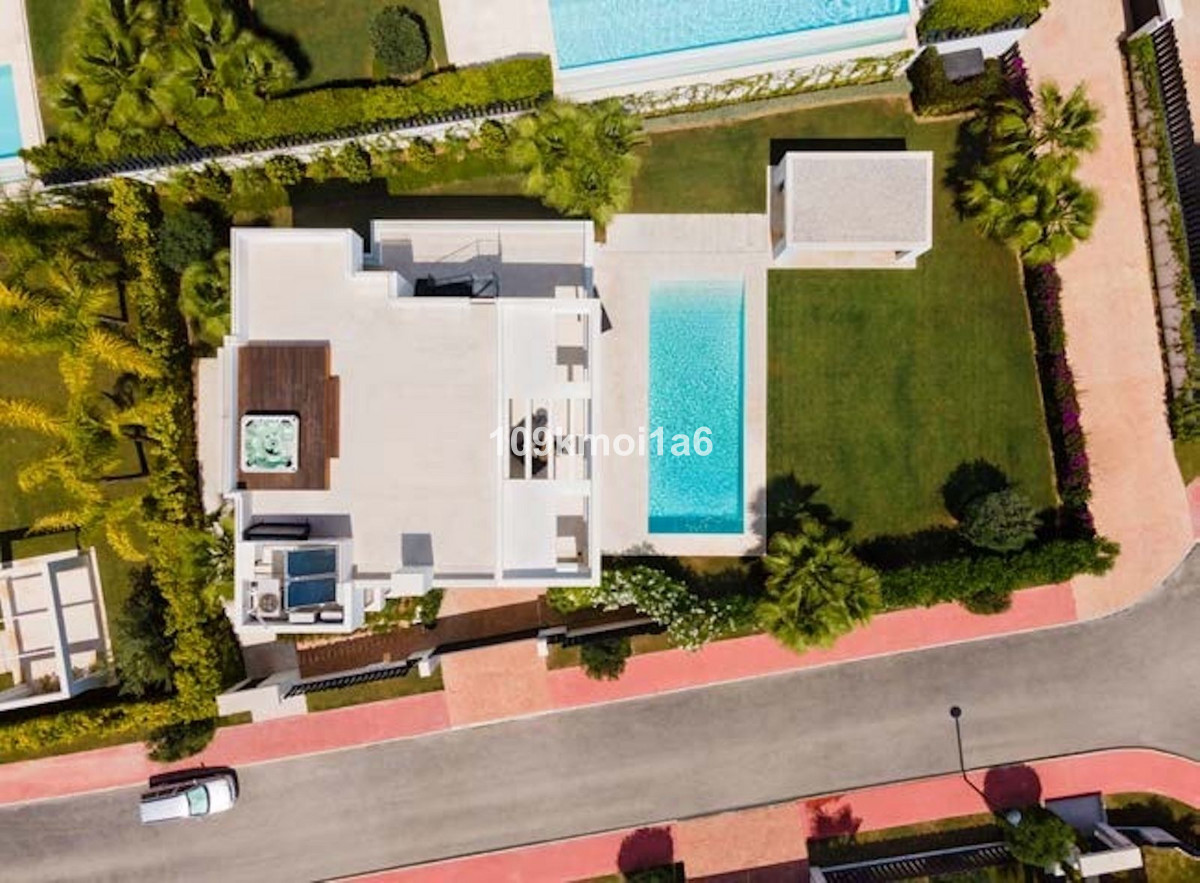 5 Bed Townhouse for sale in Nueva Andalucía Costa Del Sol, Málaga, Spain