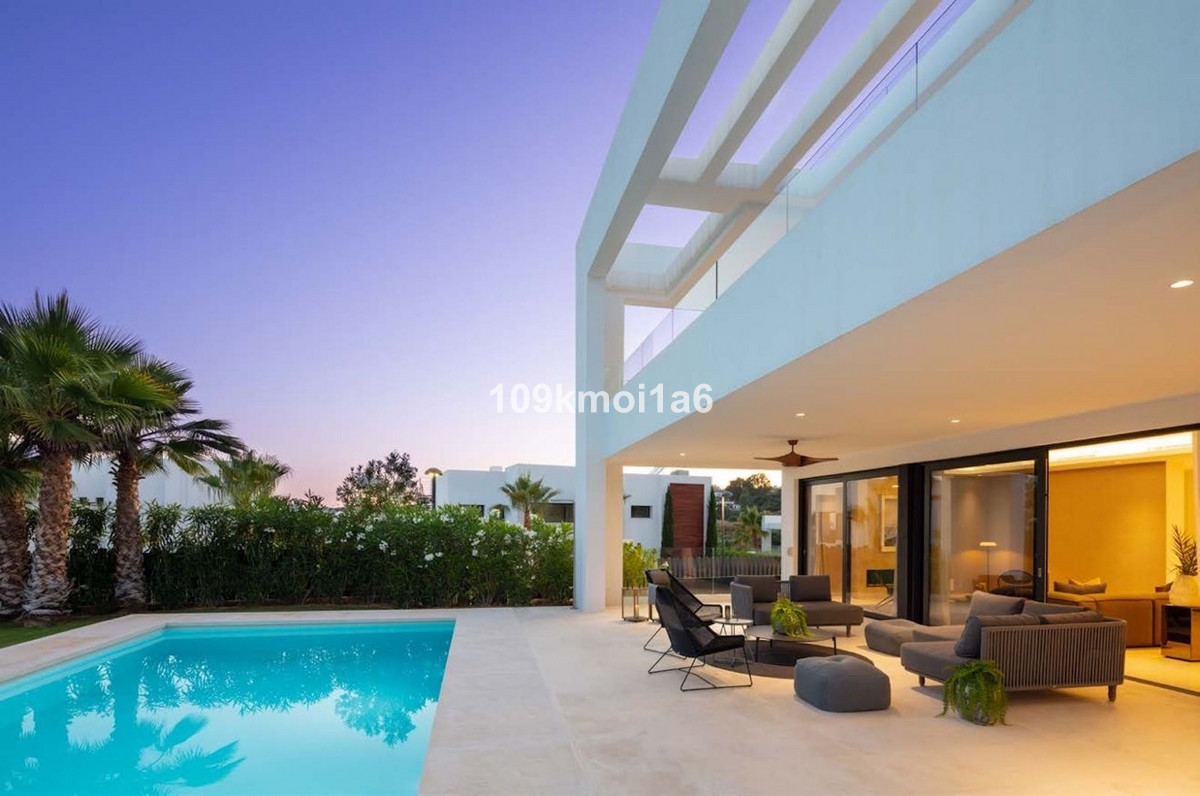 5 Bed Townhouse for sale in Nueva Andalucía Costa Del Sol, Málaga, Spain