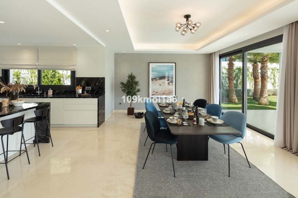 5 Bed Townhouse for sale in Nueva Andalucía Costa Del Sol, Málaga, Spain