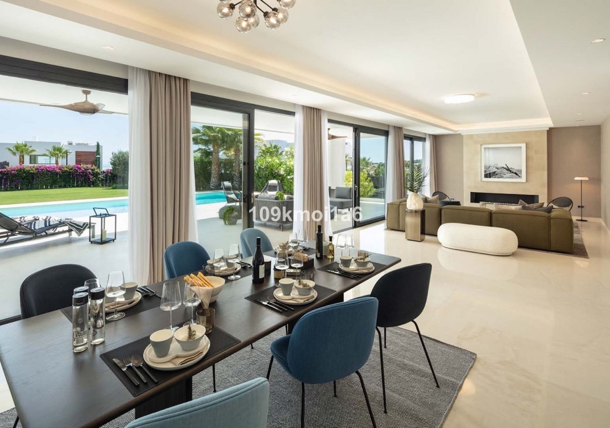 5 Bed Townhouse for sale in Nueva Andalucía Costa Del Sol, Málaga, Spain