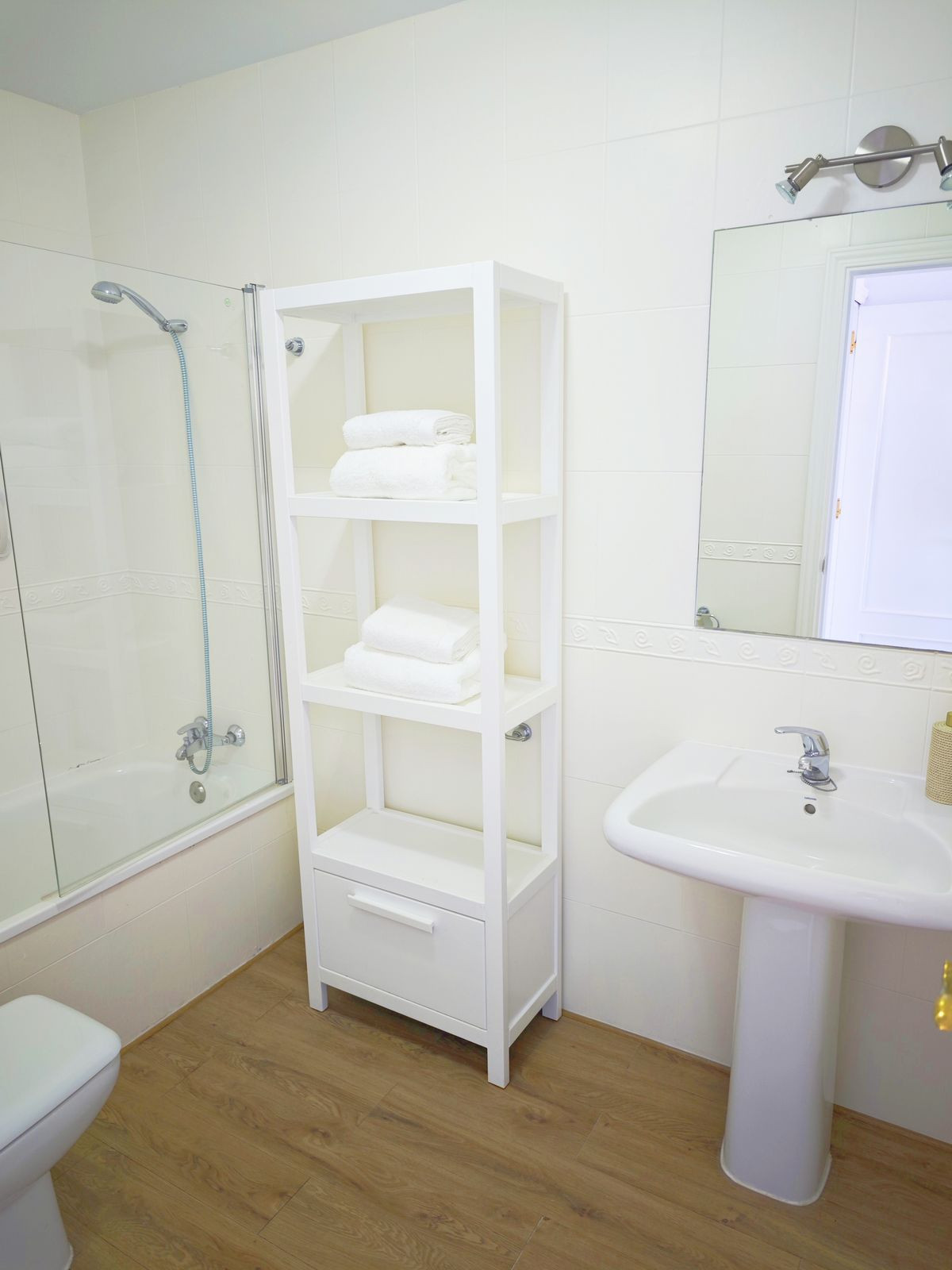 2 Bed Apartment for sale in Los Pacos Costa Del Sol, Málaga, Spain