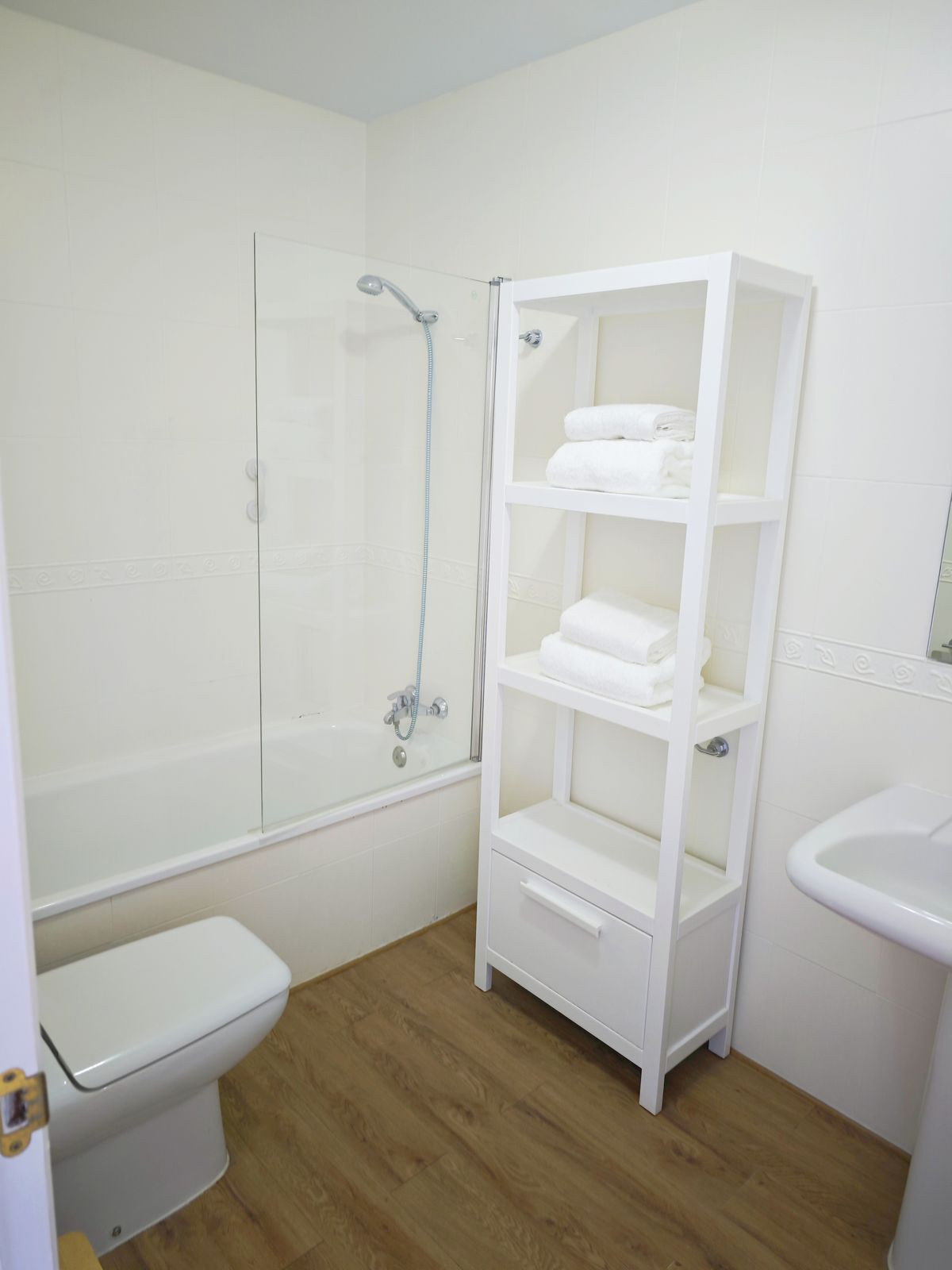 2 Bed Apartment for sale in Los Pacos Costa Del Sol, Málaga, Spain