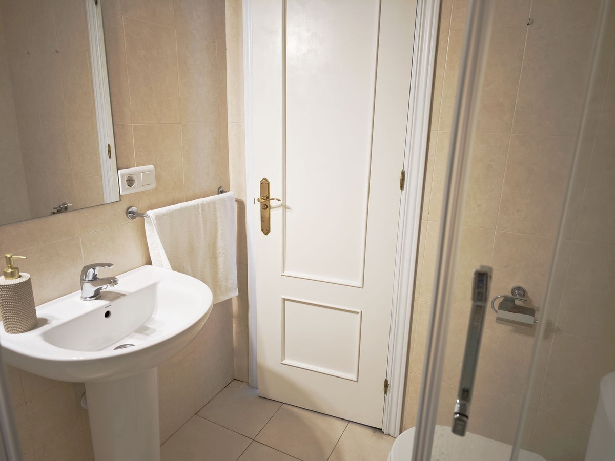2 Bed Apartment for sale in Los Pacos Costa Del Sol, Málaga, Spain